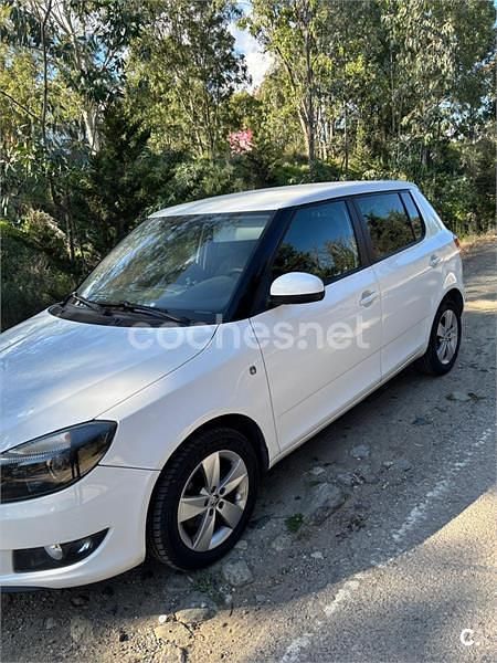 Usado Skoda Fabia Ambition 75 CV (55 kW) 2014 Blanco Berlina