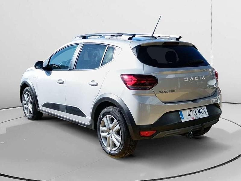 Usado Dacia Sandero Expression 101 CV (74 kW) 2022 Gris Utilitario