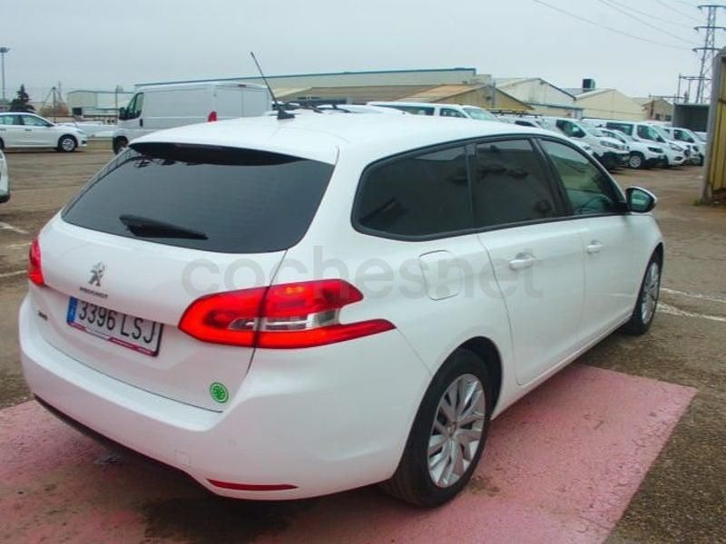 Usado Peugeot 308 SW Active 130 CV (95 kW) 2021 Blanco Familiar