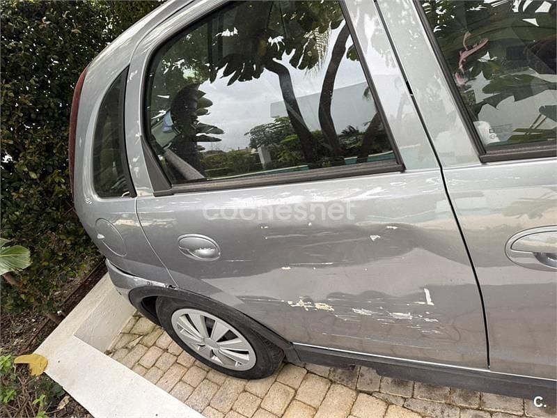 Usado Opel Corsa Enjoy 90 CV (66 kW) 2006 Gris / plata Utilitario