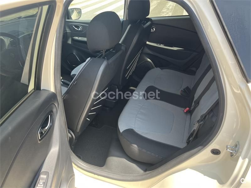 Beige Usado 2017 Renault Captur Zen SUV | 11.900 € (Precio justo) - Imagen 1/1