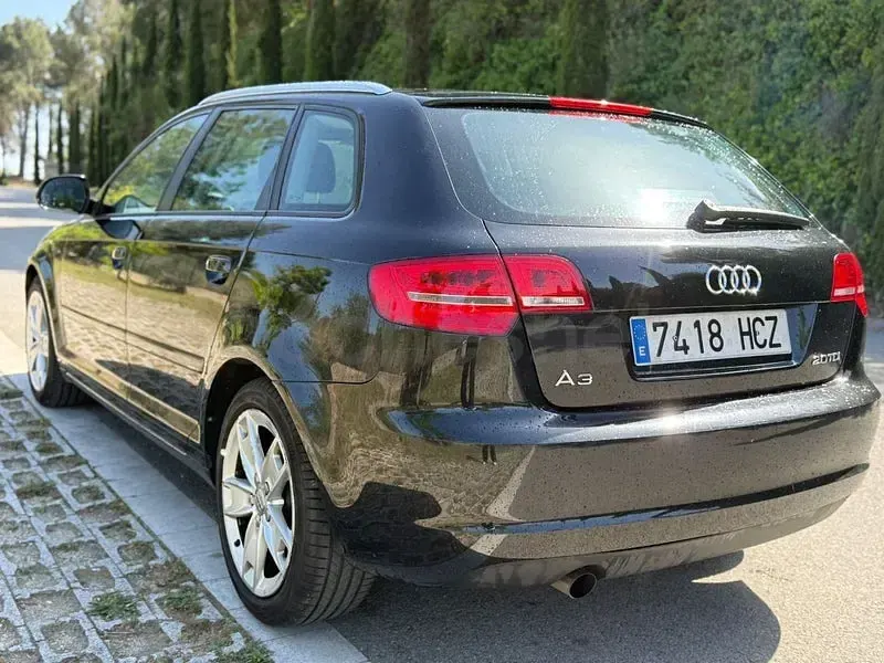 Usado Audi A3 Sportback Attraction 140 CV (102 kW) 2011 Negro Utilitario