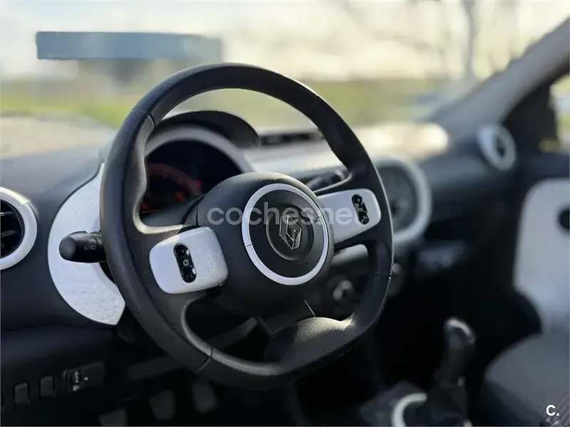 Usado Renault Twingo Intens 70 CV (51 kW) 2014 Amarillo Utilitario