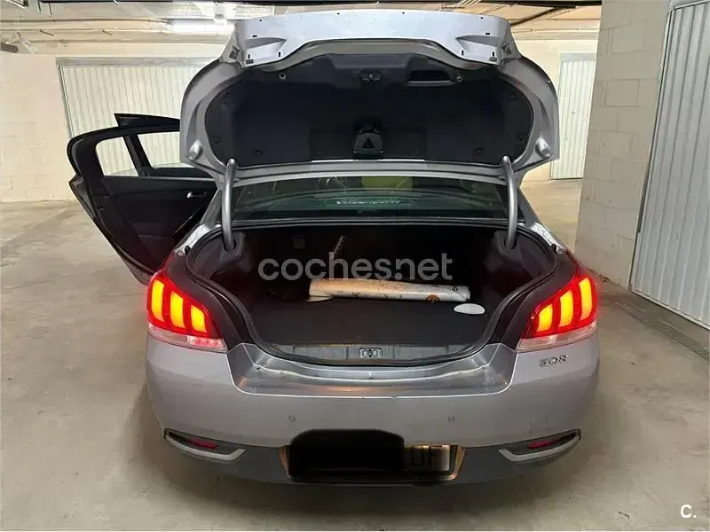 Usado Peugeot 508 Allure 150 CV (110 kW) 2017 Gris / plata Berlina