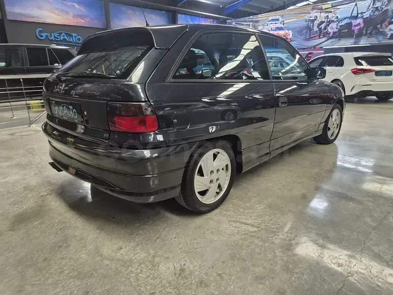 Usado Opel Astra 125 CV (91 kW) 1993 Azul Berlina