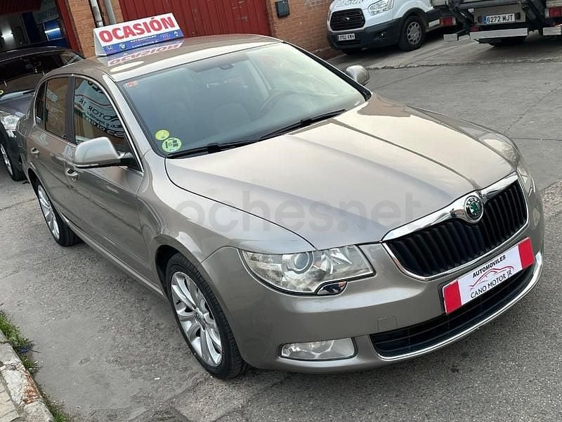 Usado Skoda Superb Ambition 140 CV (102 kW) 2013 Beige Berlina