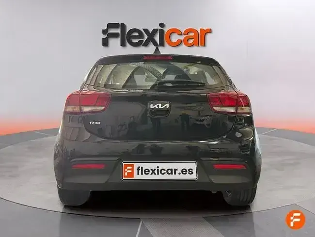 Usado Kia Rio 84 CV (61 kW) 2023 Negro