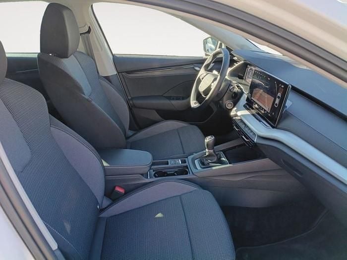 Usado Skoda Octavia Selection 116 CV (85 kW) 2025 Blanco