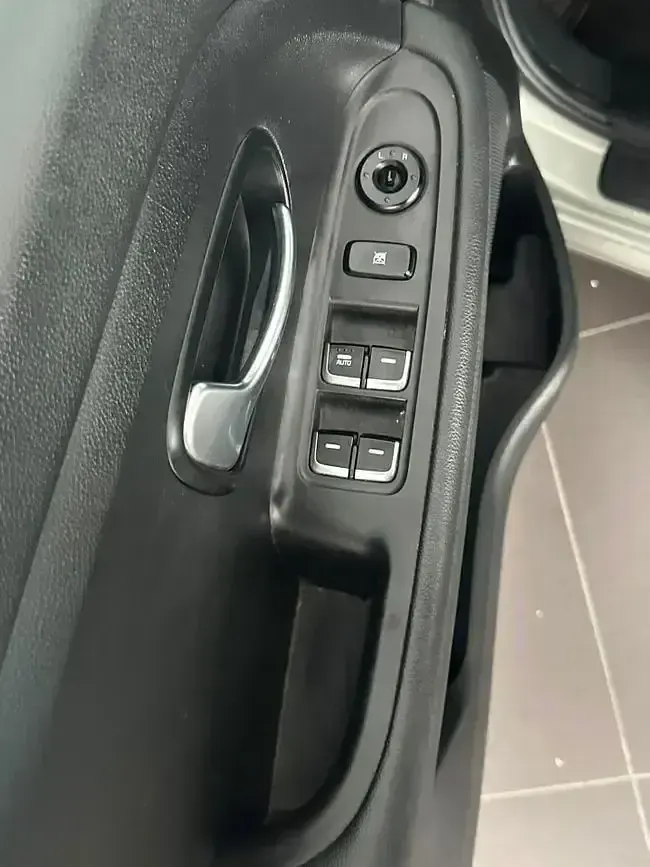 Usado Kia Carens 115 CV (84 kW) 2018 Beige Monovolumen