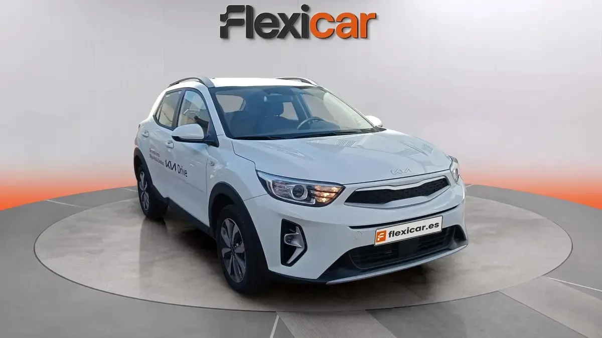 Usado Kia Stonic 84 CV (61 kW) 2024 Blanco SUV