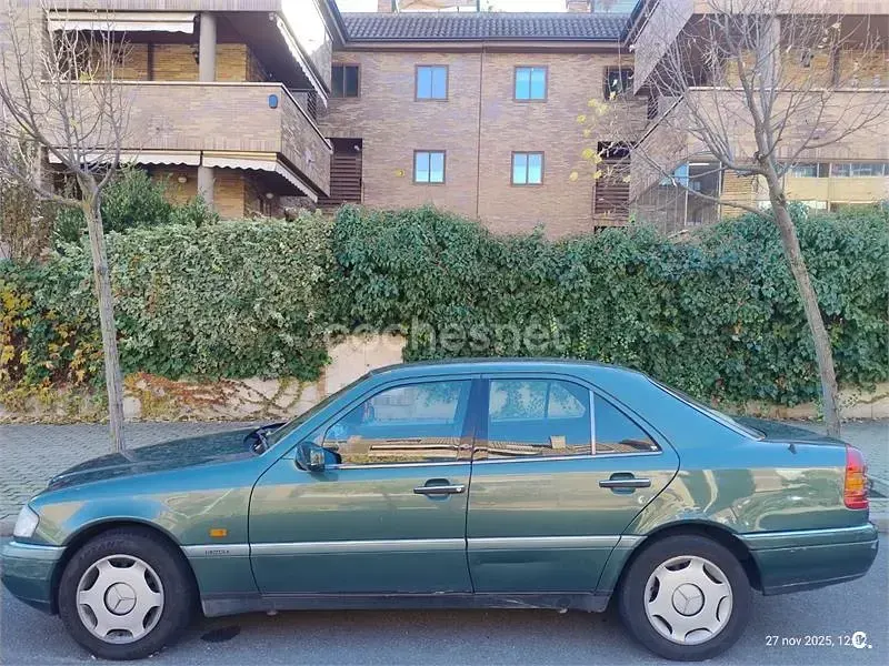 Usado Mercedes C180 Elegance 122 CV (89 kW) 1994 Verde Berlina