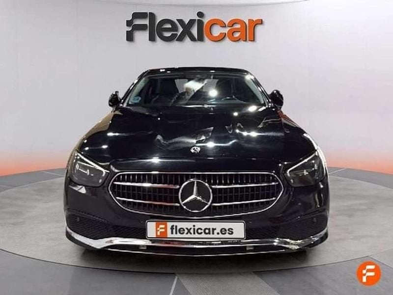 Usado Mercedes E220 170 CV (125 kW) 2021 Negro Familiar