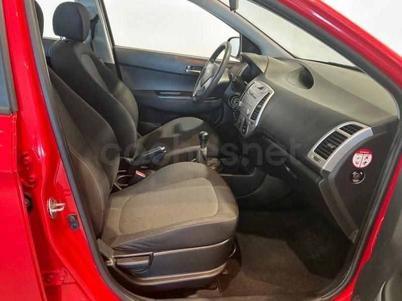 Usado Hyundai i20 Classic 78 CV (57 kW) 2011 Rojo Utilitario