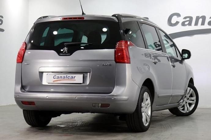 Usado Peugeot 5008 Style 120 CV (88 kW) 2016 Gris Monovolumen