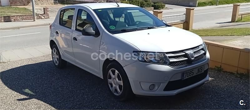 Usado Dacia Sandero Base 75 HP (55 kW) 2015 Branco Sedan