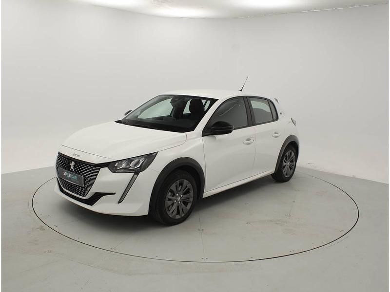 Usado Peugeot e-208 Active 100 kW (136 CV) 2023 Blanco Utilitario
