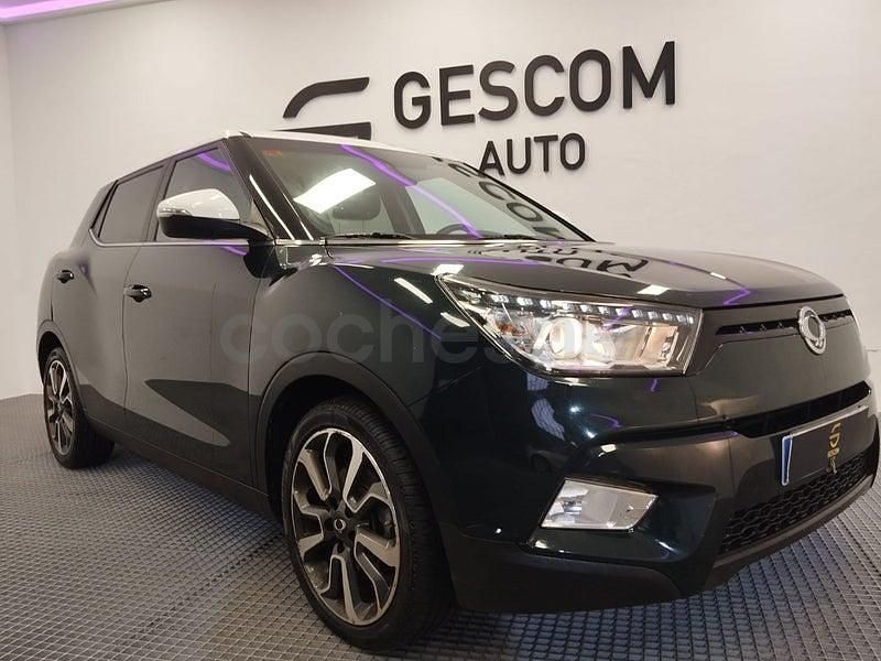 Usado Ssangyong (KGM) Tivoli Limited 115 CV (84 kW) 2019 Gris / plata SUV