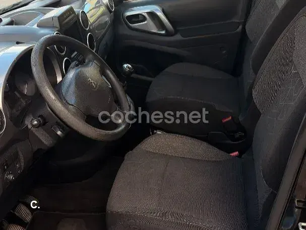 Usado Peugeot Partner Tepee Active 100 CV (73 kW) 2017 Negro Monovolumen