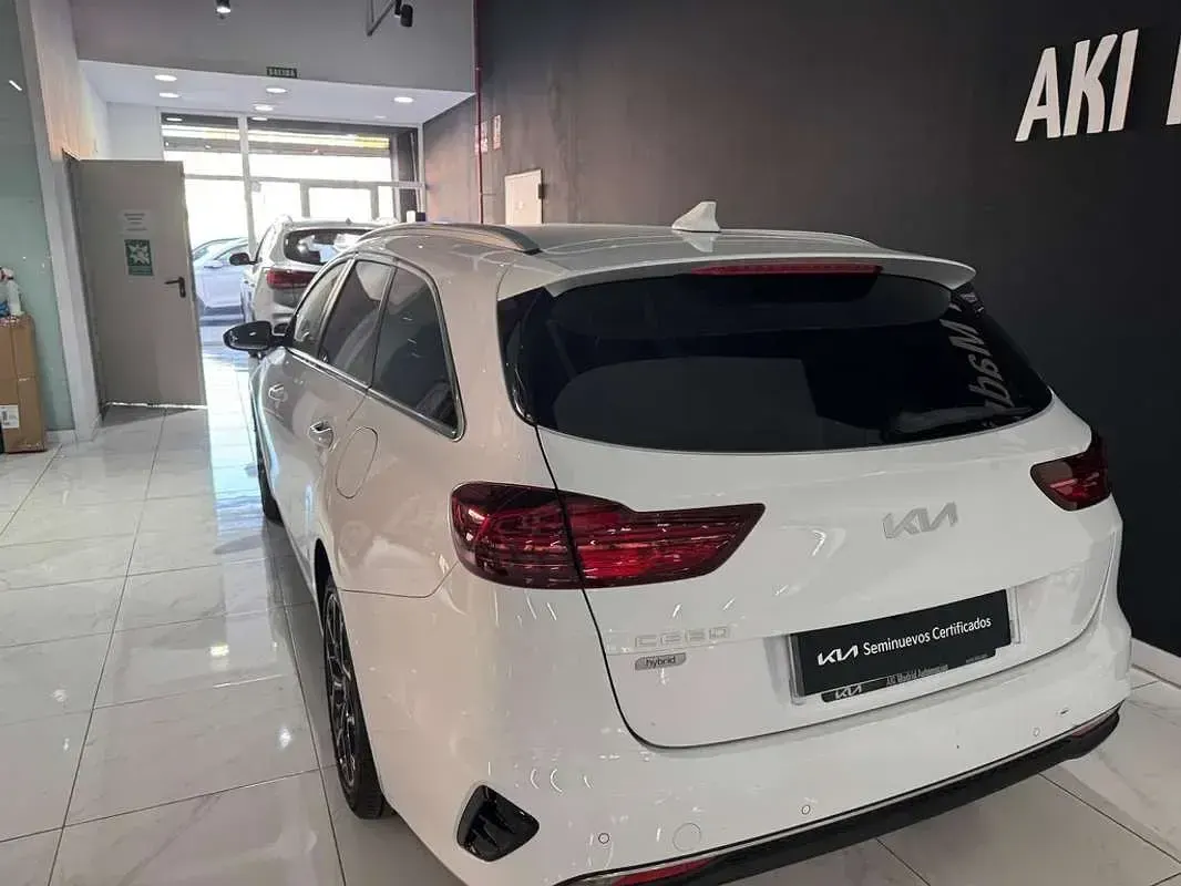 Usado Kia Ceed Style 101 CV (74 kW) 2025 Blanco Utilitario