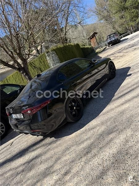 Usado Alfa Romeo Giulia 136 CV (100 kW) 2017 Negro Berlina