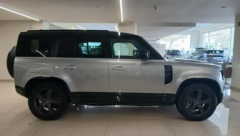 Occasion Land Rover Defender SE 249 PK (183 kW) 2023 Grijs SUV