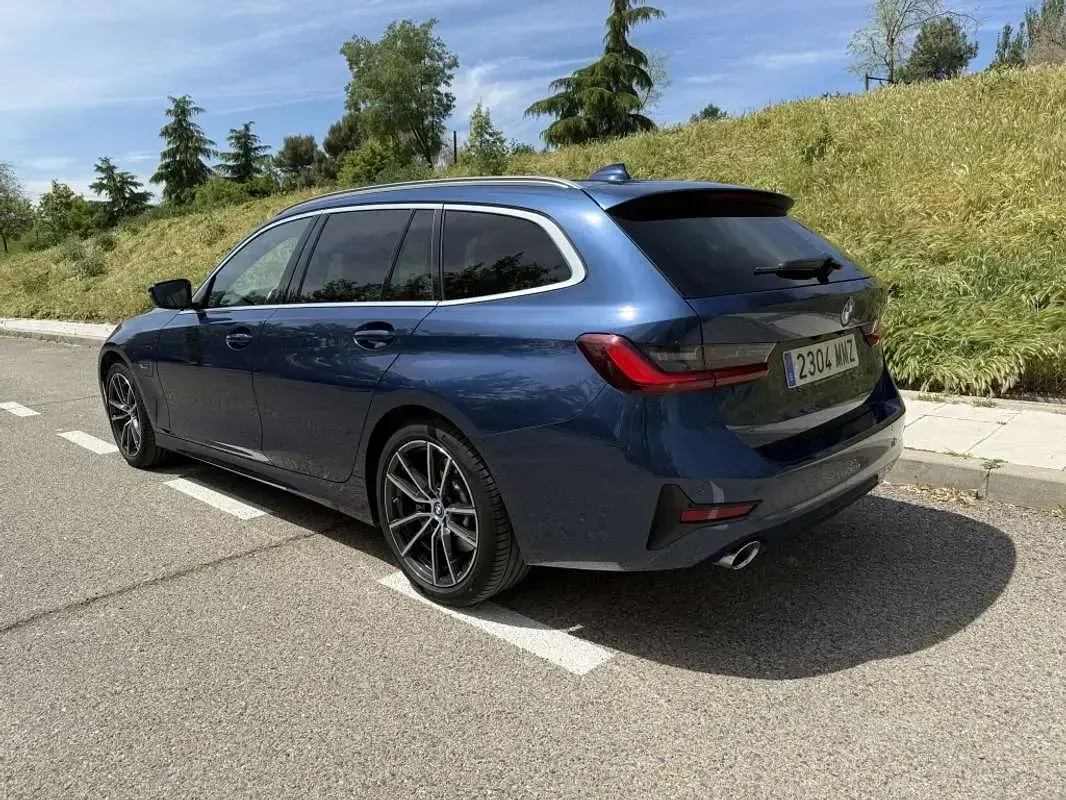 Usado BMW 330e Comfort Edition 292 CV (214 kW) 2022 Azul Familiar