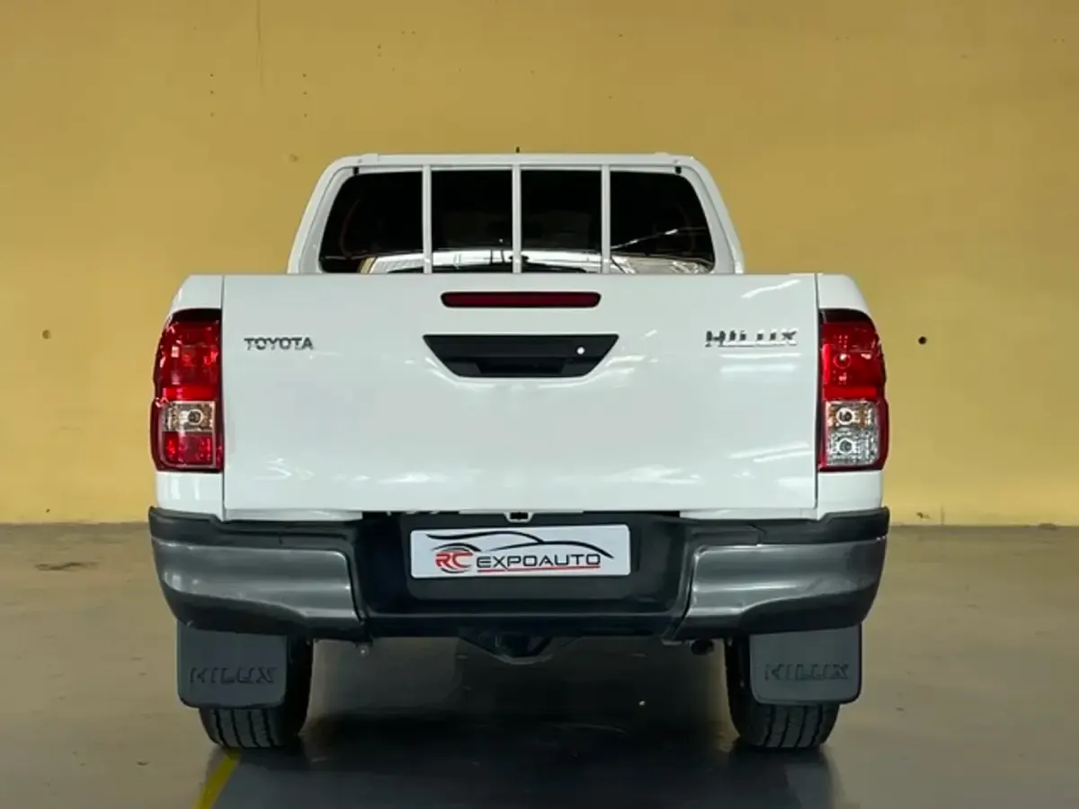 Usado Toyota HiLux 150 CV (110 kW) 2021 Blanco Pickup/Camioneta