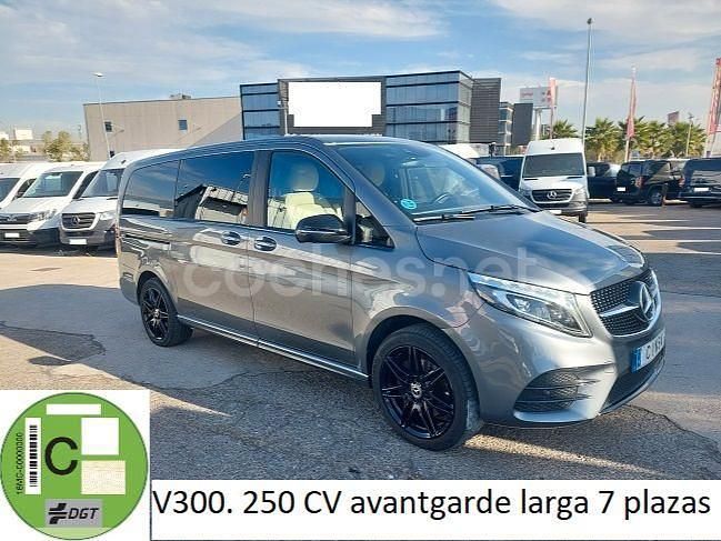 Usado Mercedes V300 Avantgarde 239 CV (175 kW) 2022 Gris / plata Monovolumen