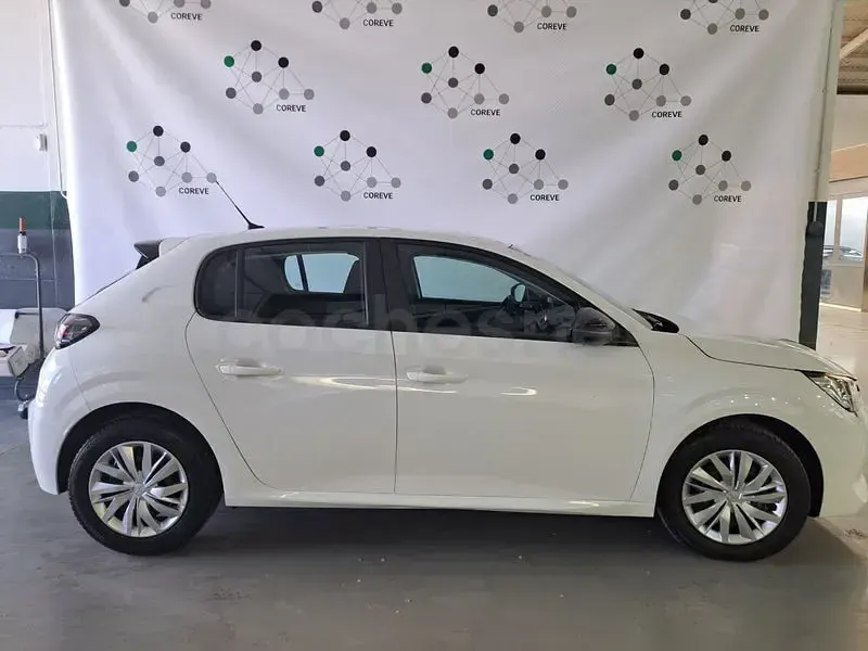 Usado Peugeot 208 Active 100 CV (73 kW) 2023 Blanco Utilitario