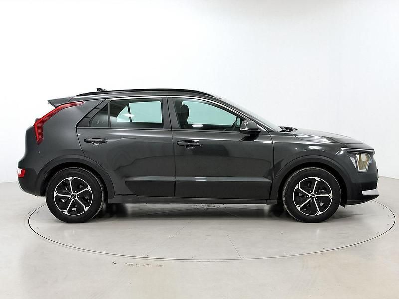 Usado Kia Niro 141 CV (103 kW) 2022 Gris / plata SUV