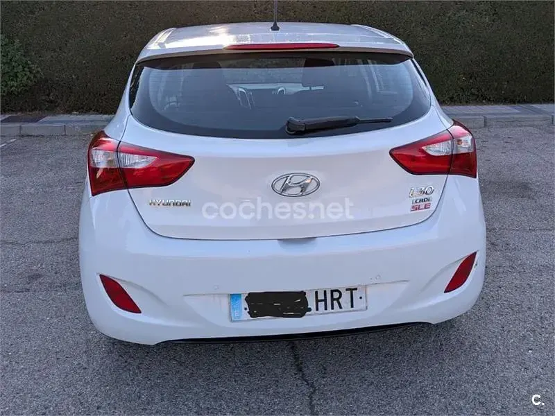 Usado Hyundai i30 110 CV (80 kW) 2013 Blanco Berlina