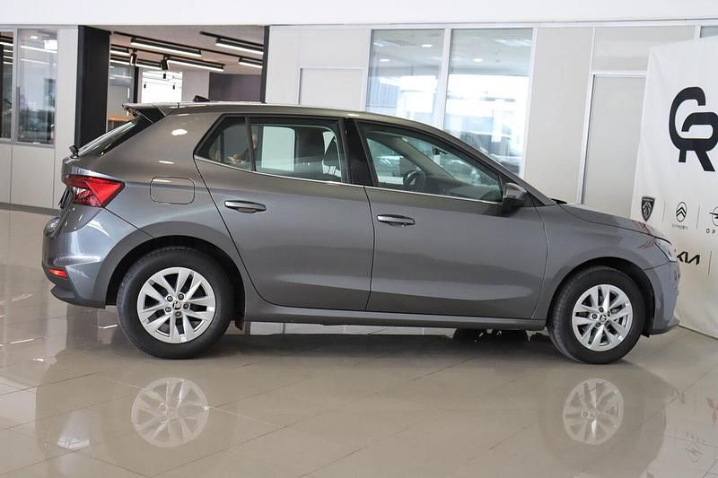 Usado Skoda Fabia Ambition 80 CV (58 kW) 2023 Gris Utilitario