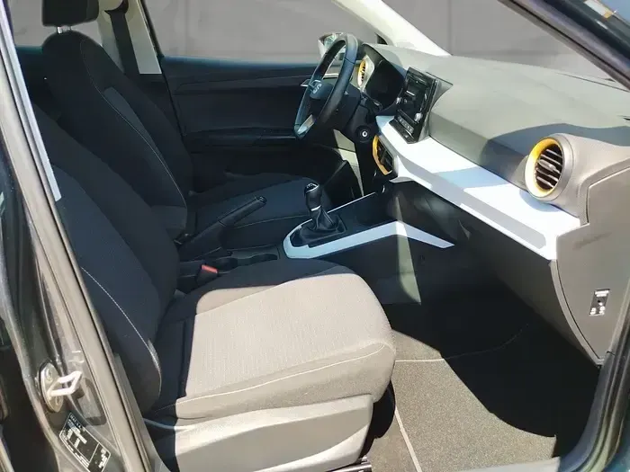 Usado Seat Arona Style 116 CV (85 kW) 2025 Gris SUV