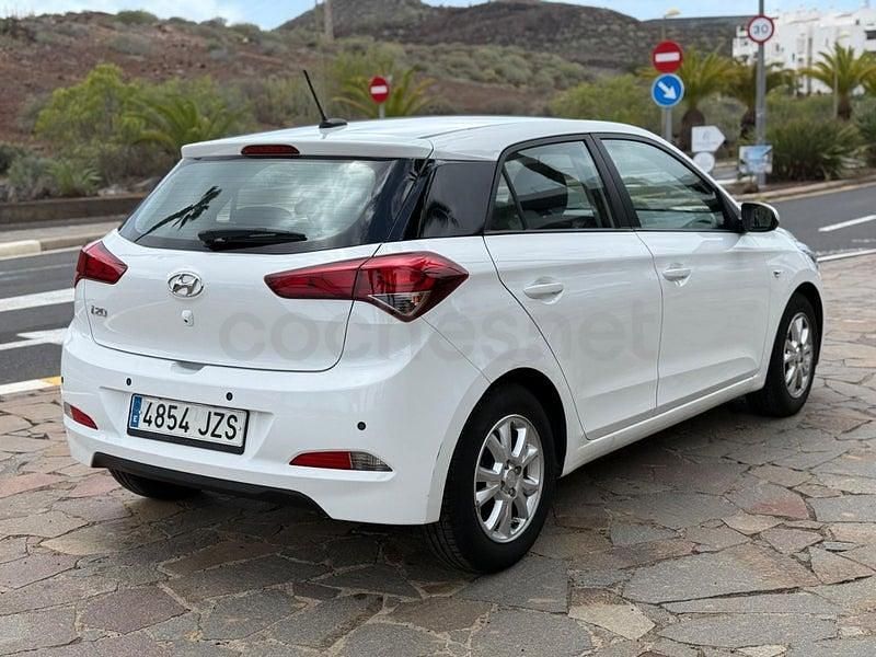 Usado Hyundai i20 84 HP (61 kW) 2017 Branco Sedan