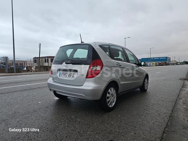 Usado Mercedes A180 Elegance 109 CV (80 kW) 2009 Gris / plata Monovolumen
