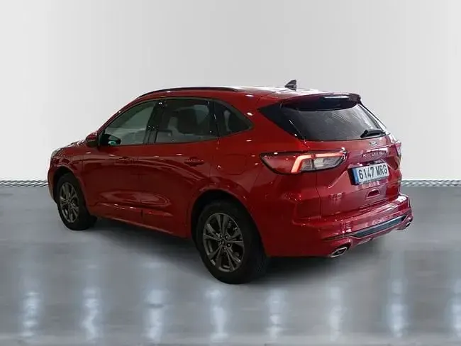 Usado Ford Kuga ST-Line 225 CV (165 kW) 2024 Rojo lucid (metalizado) SUV
