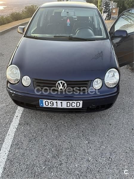 Usado VW Polo Trendline 75 CV (55 kW) 2004 Azul Berlina