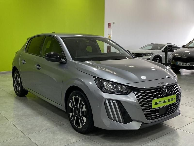 Usado Peugeot 208 Allure 100 CV (73 kW) 2025 Gris / plata Utilitario