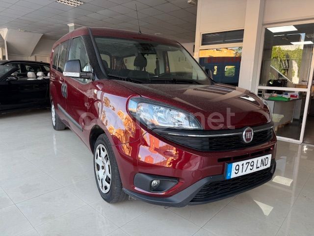 Usado Fiat Doblò Lounge 95 CV (69 kW) 2021 Granate Monovolumen