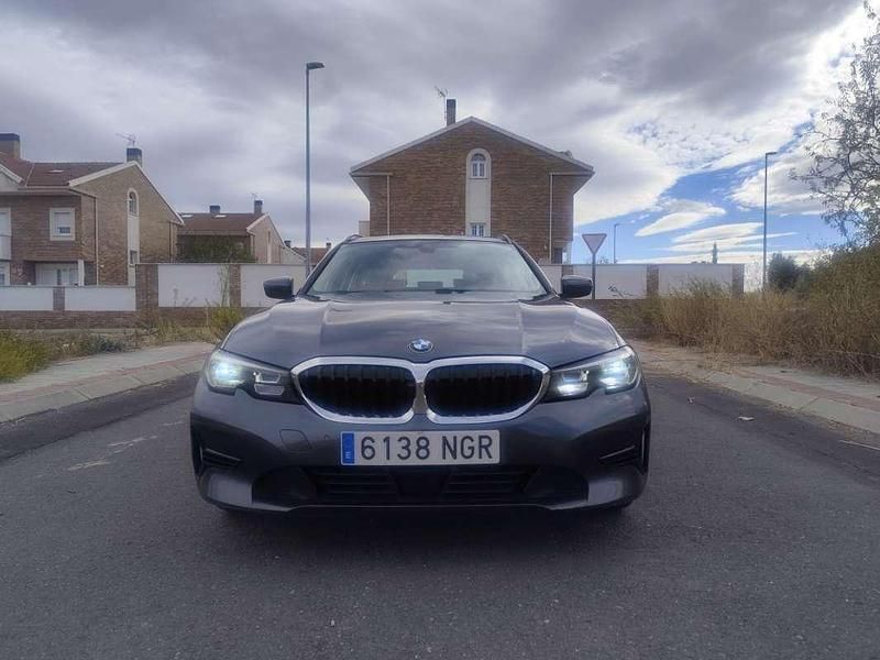 Gris Usado 2021 BMW 320e Berlina | 21.500 € (Precio justo) - Imagen 1/4