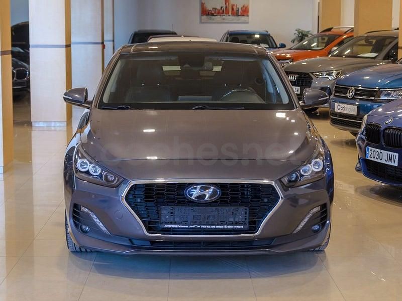 Usado Hyundai i30 Style 136 CV (100 kW) 2019 Gris / plata Berlina