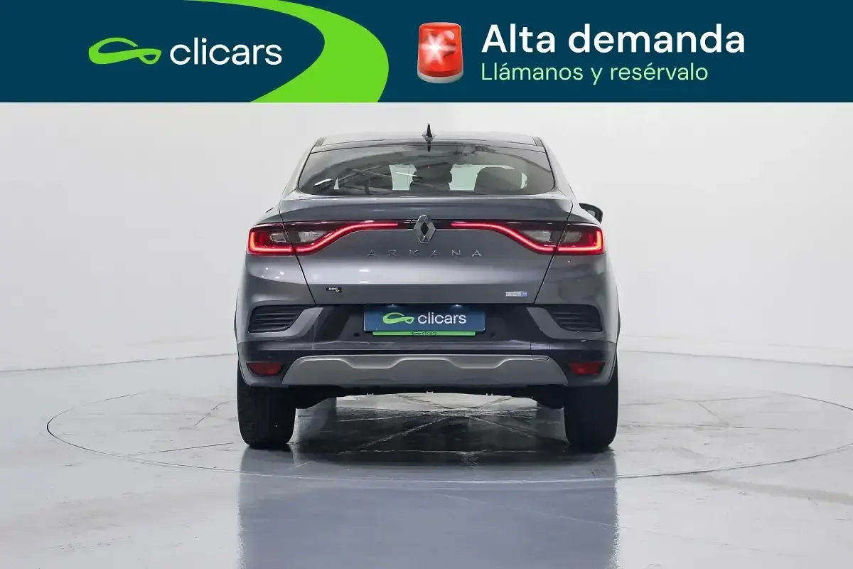 Usado Renault Arkana Intens 145 CV (106 kW) 2021 Gris / plata SUV