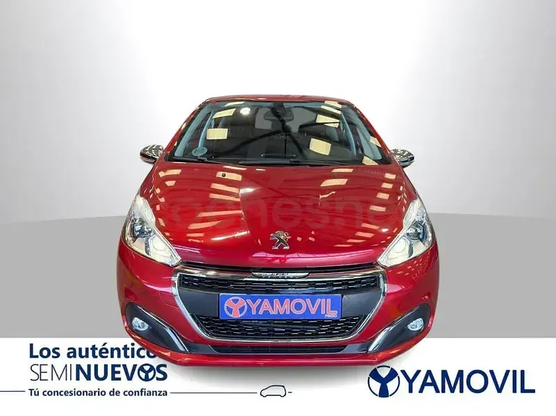Usado Peugeot 208 Signature Sky 82 CV (60 kW) 2019 Rojo Utilitario