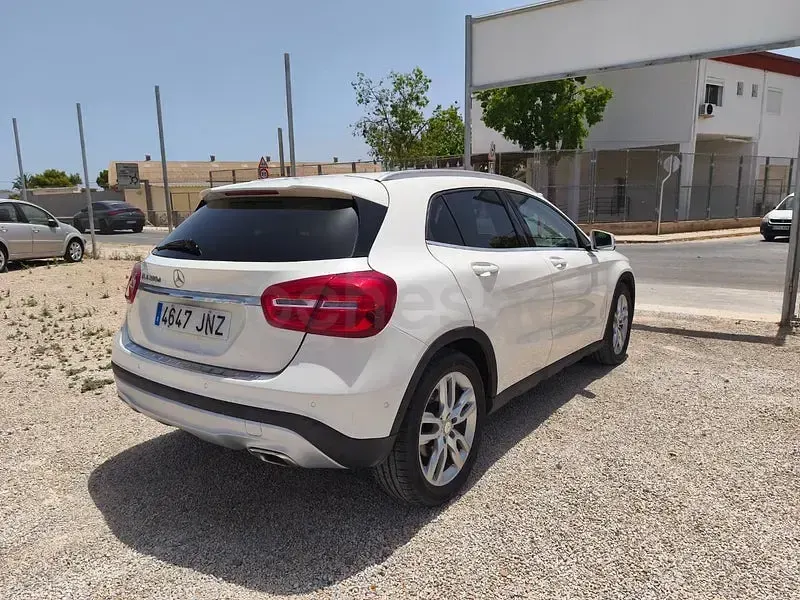 Usado Mercedes GLA200 Urban 136 CV (100 kW) 2016 Blanco SUV