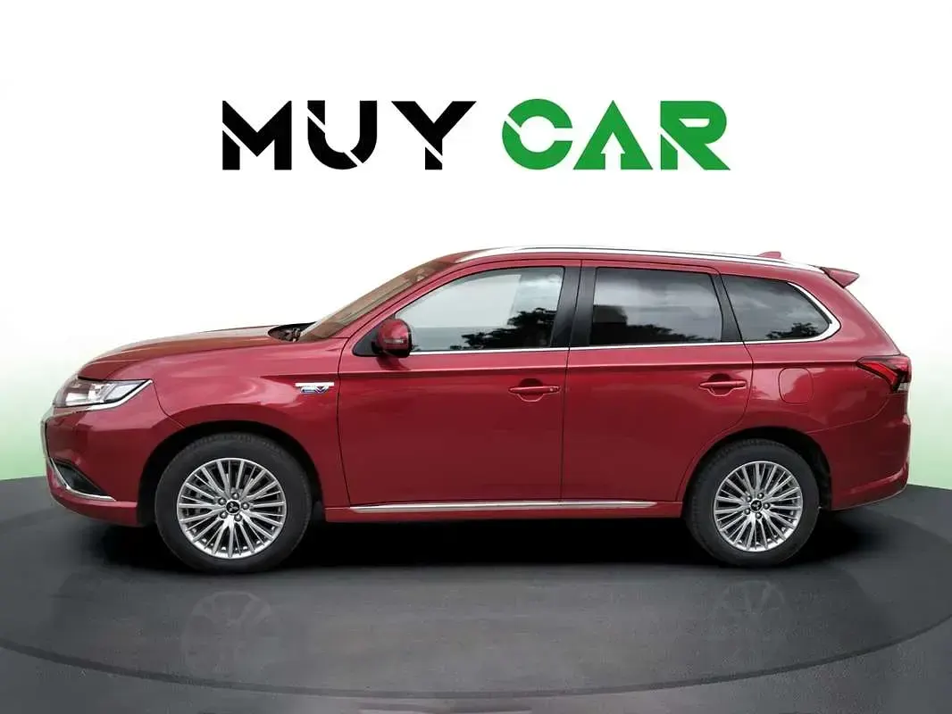 Usado Mitsubishi Outlander P-HEV 224 CV (164 kW) 2018 Rojo SUV