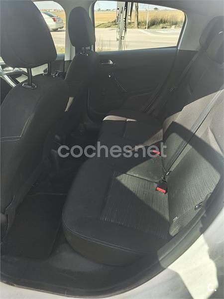 Usado Peugeot 208 Active 75 CV (55 kW) 2018 Blanco Utilitario