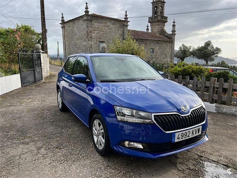 Usado Skoda Fabia Ambition 75 CV (55 kW) 2019 Azul Berlina