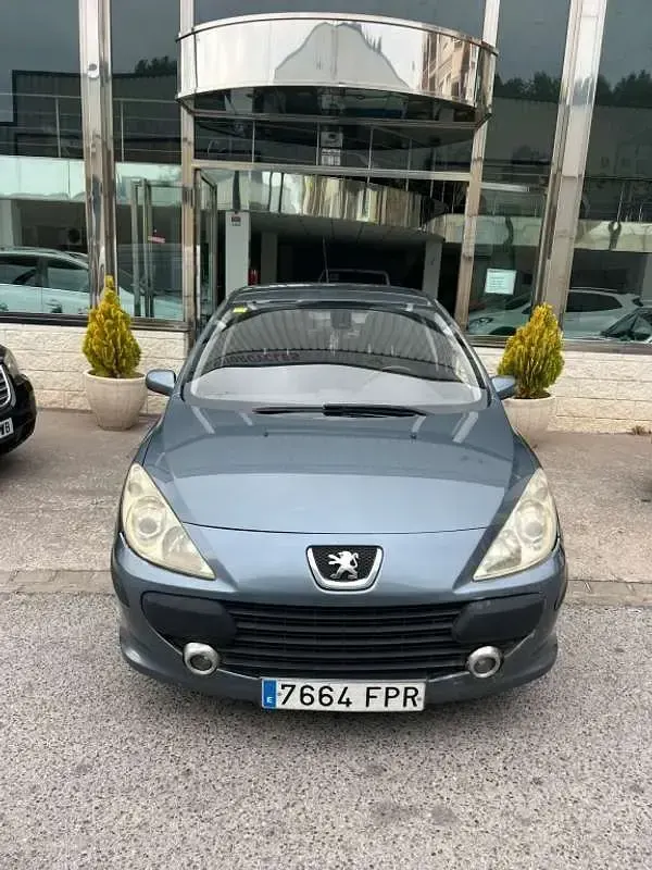 Usado Peugeot 307 90 CV (66 kW) 2007 Plateado Utilitario