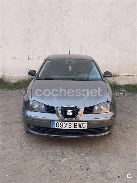 Usado Seat Ibiza 100 CV (73 kW) 2002 Gris / plata Berlina