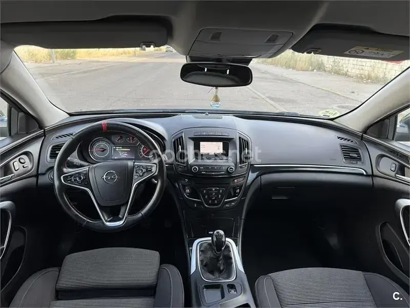 Usado Opel Insignia Selective 140 CV (102 kW) 2015 Marrón Berlina